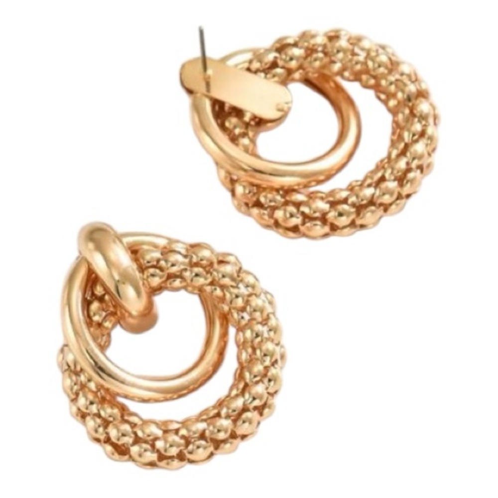Elegant Gold Hoop Earrings